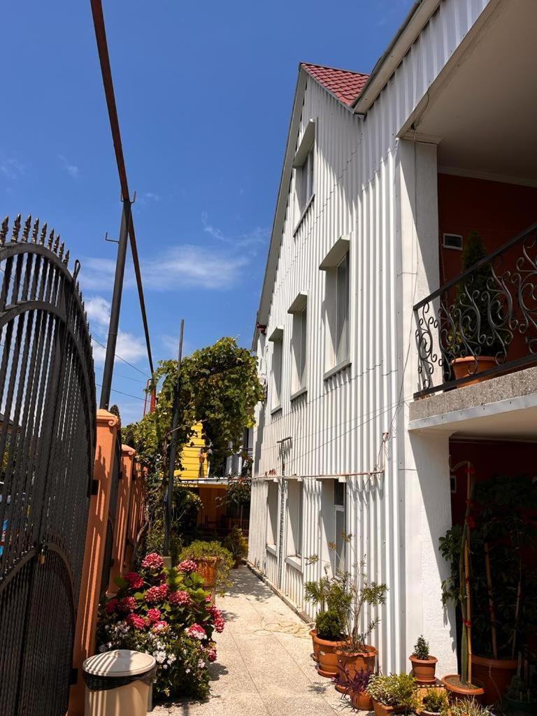 Guest House Chexovi 24 Kobuleti Exterior photo